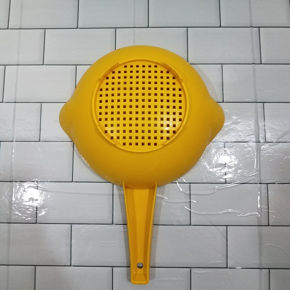 Tupperware Colander - Picture 4 of 11